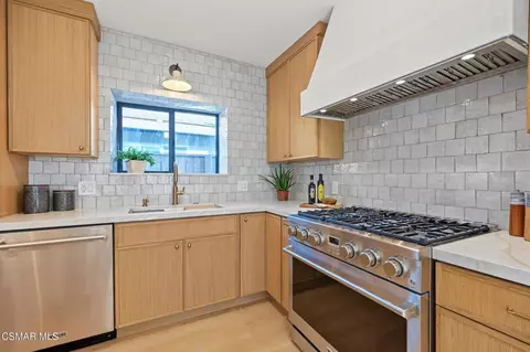 Kitchen - 5261 Reef Way, Oxnard, CA 93035 photo 5 of 8