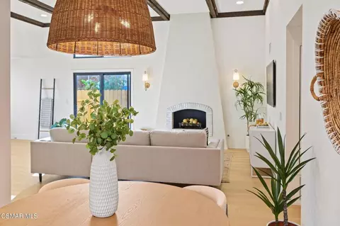 Dining - 5261 Reef Way, Oxnard, CA 93035 photo 2 of 5