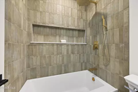 Bath - 5261 Reef Way, Oxnard, CA 93035 photo 2 of 8