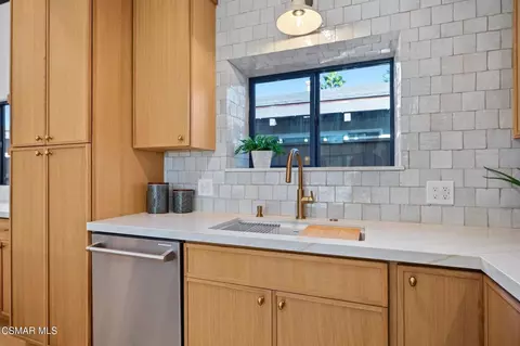 Kitchen - 5261 Reef Way, Oxnard, CA 93035 photo 7 of 8