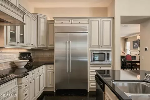 Kitchen - 1537 Estuary Way, Oxnard, CA 93035 photo 6 of 7