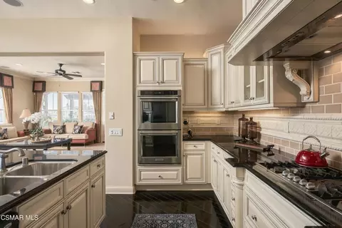 Kitchen - 1537 Estuary Way, Oxnard, CA 93035 photo 7 of 7