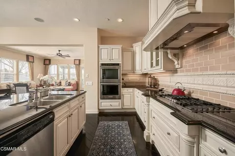 Kitchen - 1537 Estuary Way, Oxnard, CA 93035 photo 4 of 7