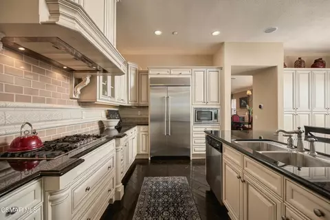 Kitchen - 1537 Estuary Way, Oxnard, CA 93035 photo 5 of 7