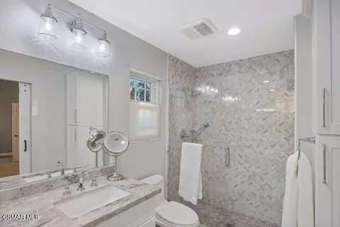 Bath - 1894 Rambling Rd, Simi Valley, CA 93065 photo 5 of 7