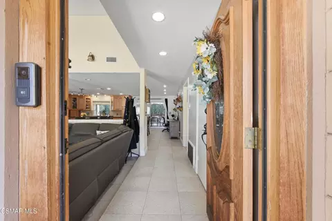 Entry Way - 2106 Fernwood Ct, Simi Valley, CA 93065 photo 1 of 3