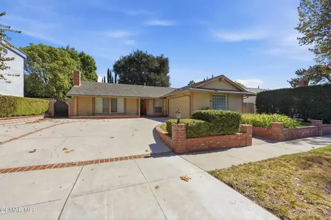 Exterior - 2106 Fernwood Ct, Simi Valley, CA 93065 photo 7 of 13