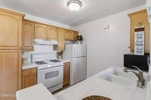 Kitchen - 4545 Alamo St #H, Simi Valley, CA 93063 photo 3 of 6