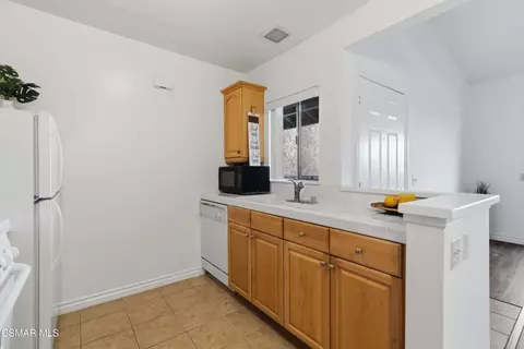 Kitchen - 4545 Alamo St #H, Simi Valley, CA 93063 photo 6 of 6
