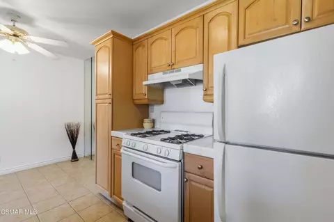 Kitchen - 4545 Alamo St #H, Simi Valley, CA 93063 photo 2 of 6