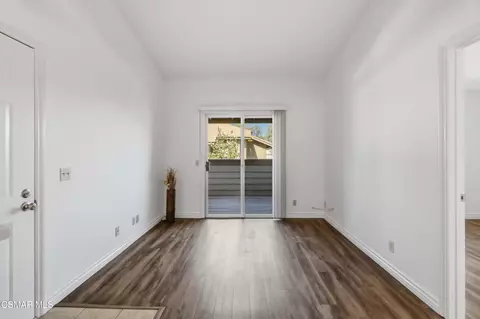 Living - 4545 Alamo St #H, Simi Valley, CA 93063 photo 2 of 3