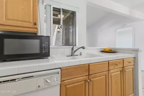 Kitchen - 4545 Alamo St #H, Simi Valley, CA 93063 photo 5 of 6