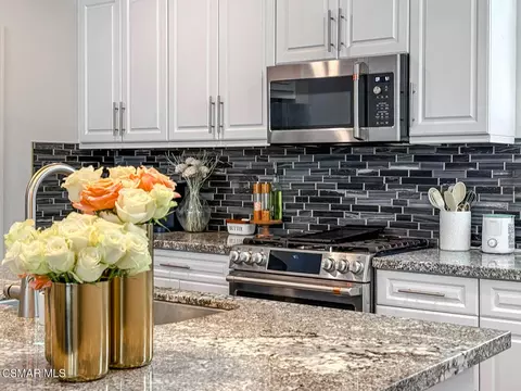 Kitchen - 14708 Sherman Way, Van Nuys, CA 91405 photo 2 of 7