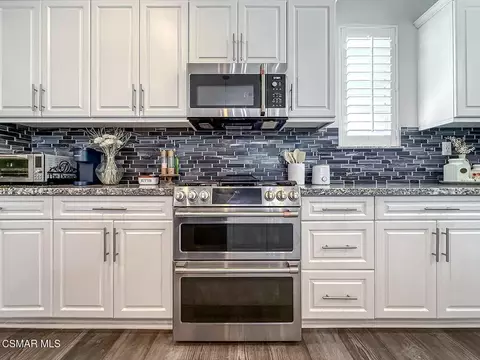 Kitchen - 14708 Sherman Way, Van Nuys, CA 91405 photo 4 of 7