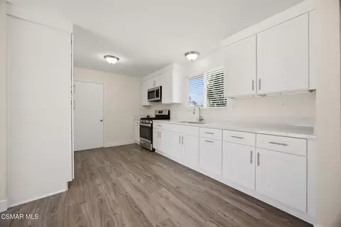 Entry Way - 2192 Cordero Ave, Simi Valley, CA 93065 photo 3 of 4