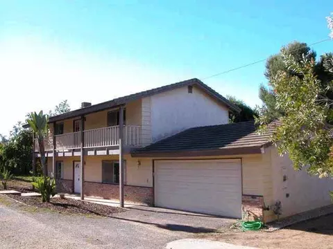 2053 Chestnut Ave, Carlsbad, CA 92008 photo 1