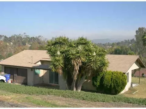 1161 Sunset Dr, Vista, CA 92081 photo 1