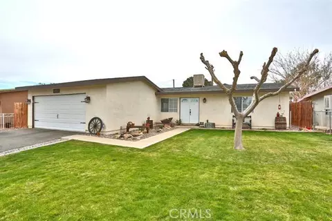 15971 Smoke Tree St, Hesperia, CA 92345 photo 1
