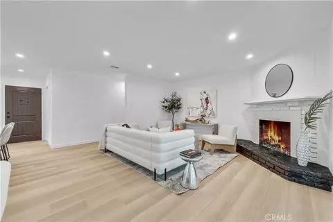 21908 Providencia St, Woodland Hills, CA 91364