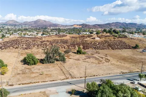 21026 Palomar St, Wildomar, CA 92595 photo 2