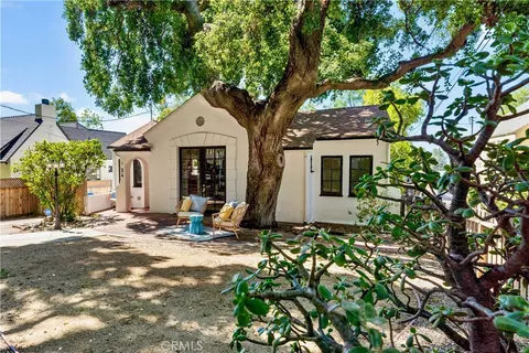 94 E Highland Ave, Sierra Madre, CA 91024