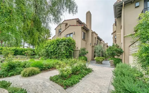 823 S Bundy Dr #110, Los Angeles, CA 90049