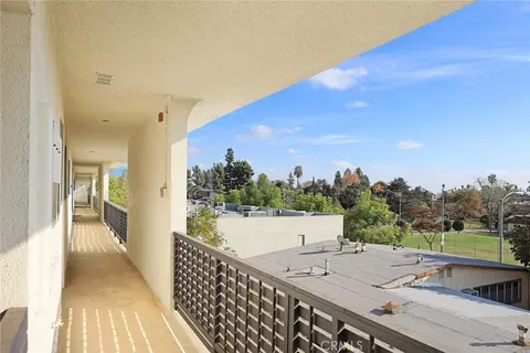 Entry Way - 160 S Michigan Ave, Pasadena, CA 91106 photo 4 of 4