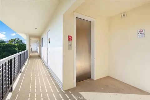Entry Way - 160 S Michigan Ave, Pasadena, CA 91106 photo 2 of 4