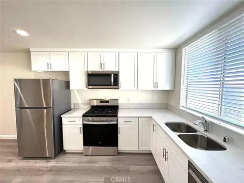 Kitchen - 160 S Michigan Ave, Pasadena, CA 91106 photo 2 of 3