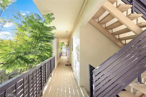 Entry Way - 160 S Michigan Ave, Pasadena, CA 91106 photo 1 of 4