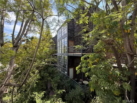 3884 Fredonia Dr #F, Los Angeles, CA 90068