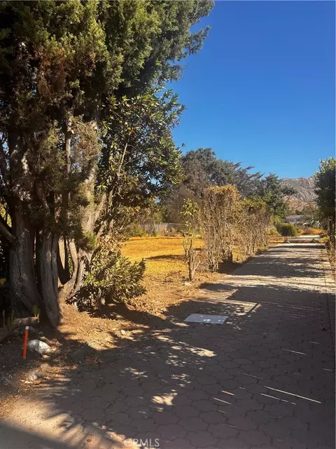 1201 E Altadena Dr, Altadena, CA 91001