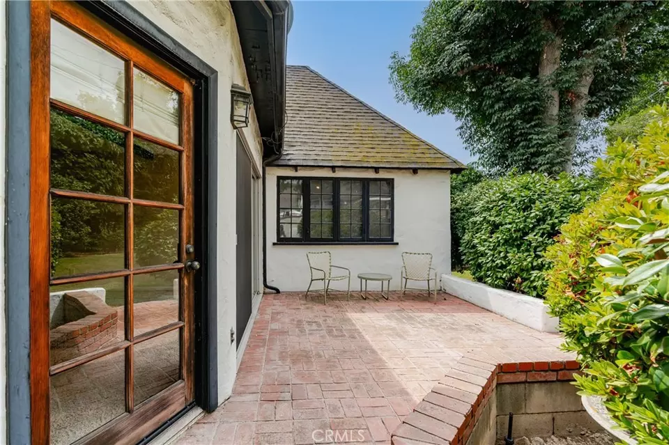 Exterior - 353 S Berkeley Ave, Pasadena, CA 91107 photo 9 of 12