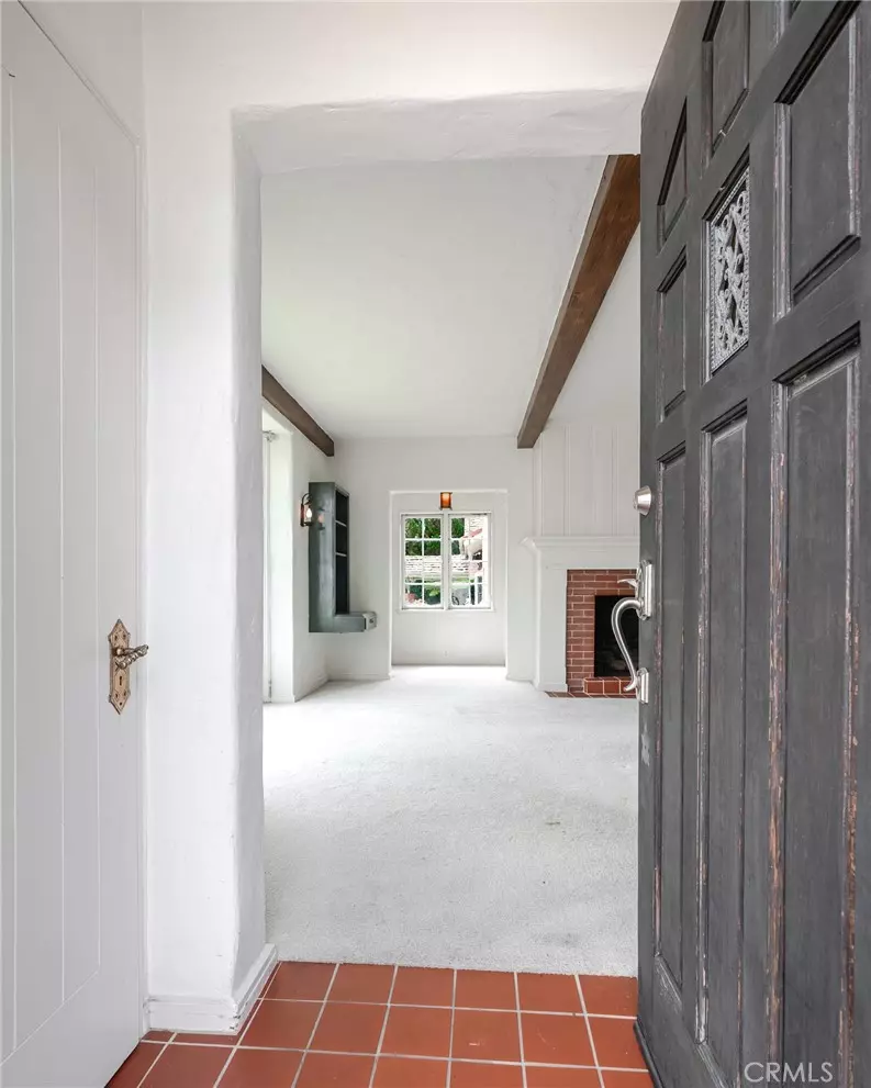 Entry Way - 353 S Berkeley Ave, Pasadena, CA 91107 photo 1 of 3