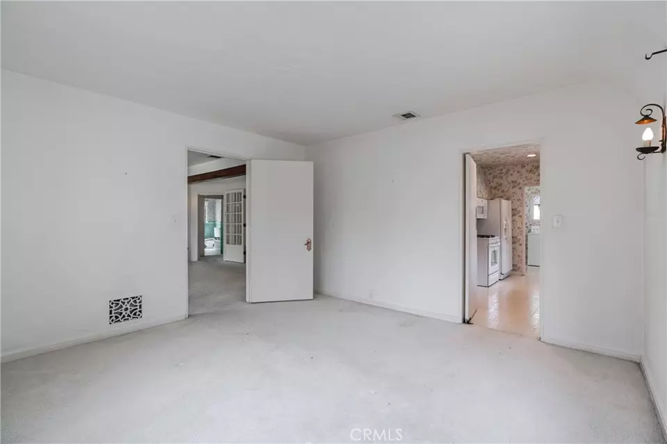 Bedroom - 353 S Berkeley Ave, Pasadena, CA 91107 photo 2 of 6