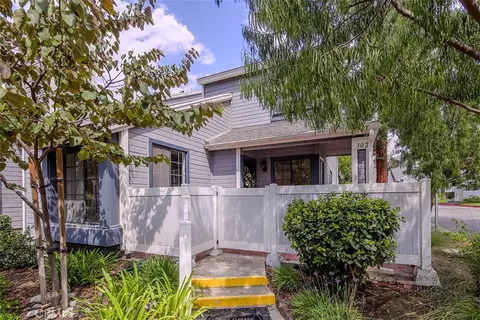 302 Monroe Ct, Azusa, CA 91702