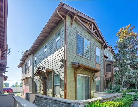 717 S Azusa Ave #F, Azusa, CA 91702