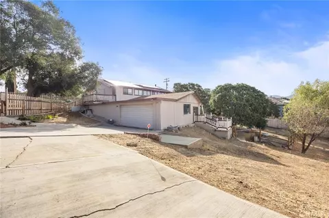 Exterior - 22801 Fran Dr, Tehachapi, CA 93561 photo 12 of 17
