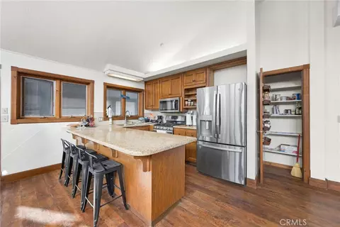 Kitchen - 22801 Fran Dr, Tehachapi, CA 93561 photo 4 of 12