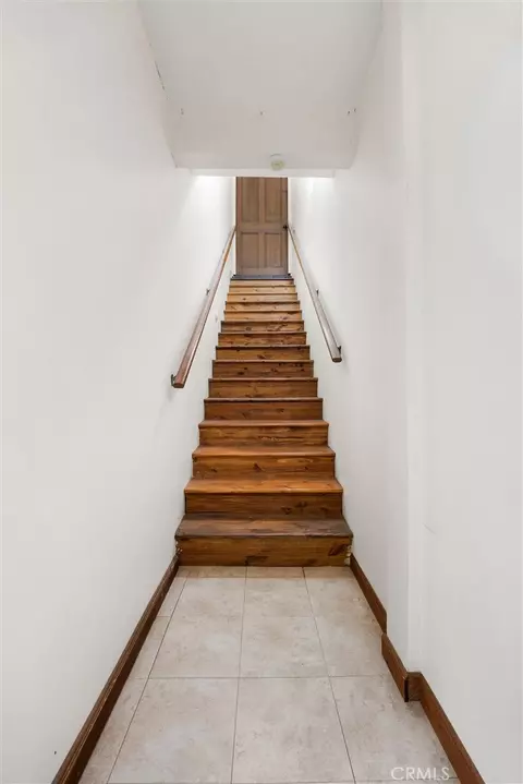 Entry Way - 22801 Fran Dr, Tehachapi, CA 93561 photo 2 of 2
