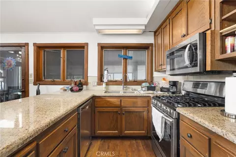 Kitchen - 22801 Fran Dr, Tehachapi, CA 93561 photo 8 of 12