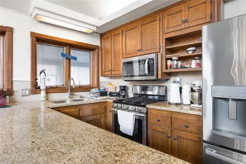 Kitchen - 22801 Fran Dr, Tehachapi, CA 93561 photo 7 of 12