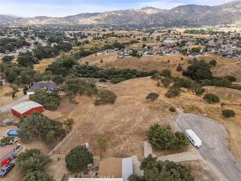 View/Area - 22801 Fran Dr, Tehachapi, CA 93561 photo 8 of 9