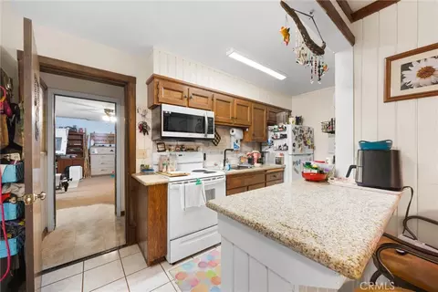 Kitchen - 22801 Fran Dr, Tehachapi, CA 93561 photo 10 of 12