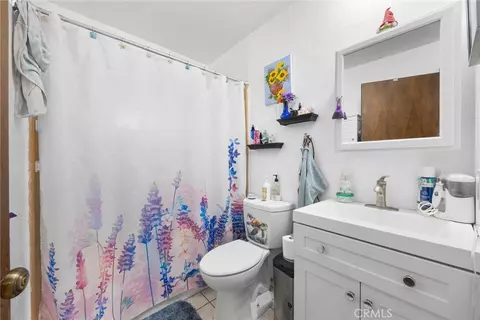 Bath - 22801 Fran Dr, Tehachapi, CA 93561 photo 2 of 2