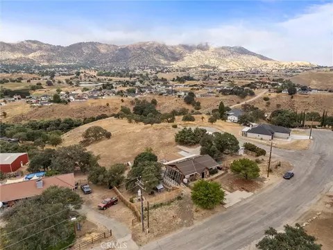 View/Area - 22801 Fran Dr, Tehachapi, CA 93561 photo 2 of 9