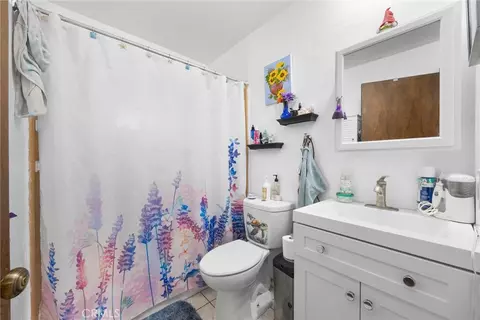 Bath - 22801 Fran Dr, Tehachapi, CA 93561 photo 2 of 2