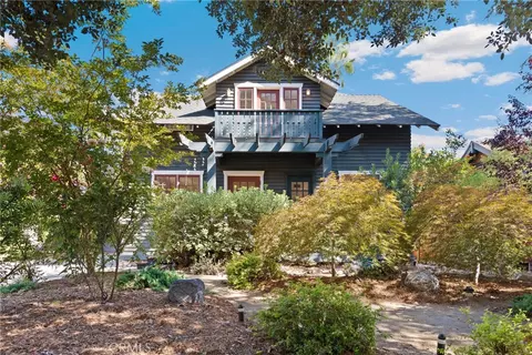 1070 Marengo Ave N, Pasadena, CA 91103