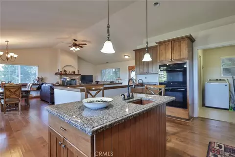 25152 Valle Dr, Crestline, CA 92325