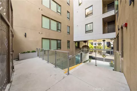 Exterior - 709 E Walnut St #417, Pasadena, CA 91101 photo 7 of 8